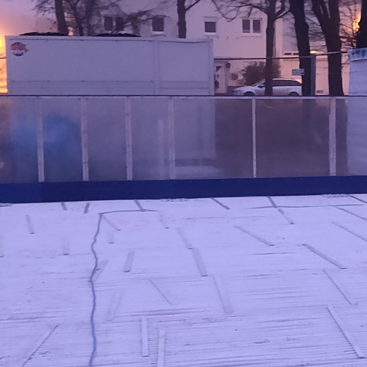 Al- Deluxe Eisbahnbande