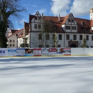 300qm Eisbahn in Glauchau vor dem Schloß