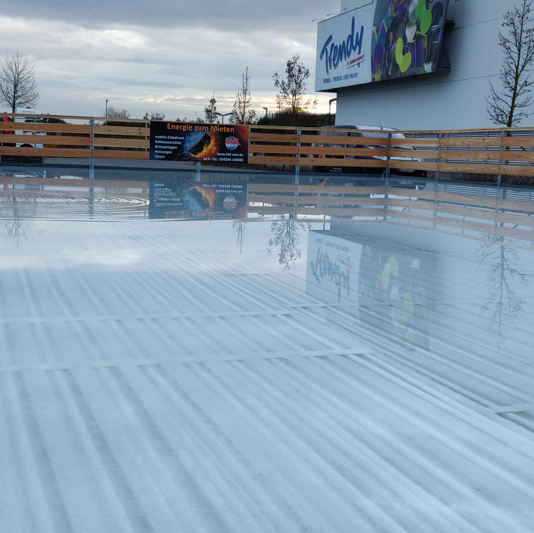 Eineisen 300qm Eisbahn